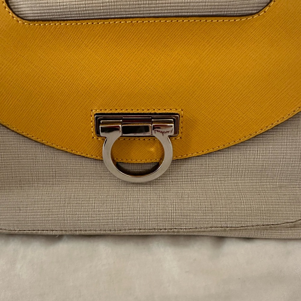 Salvatore Ferragamo summer satchel in great pre-owned condition - Picture 6 of 16